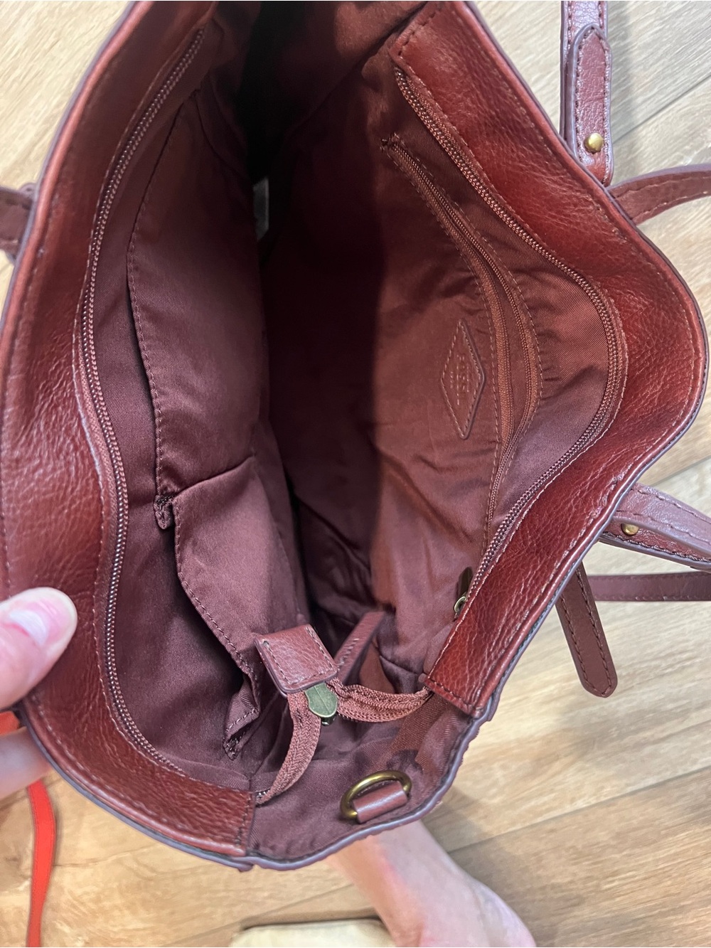 Fossil Women’s Leather Tote Bag in Cognac Brown - Picture 2 of 10